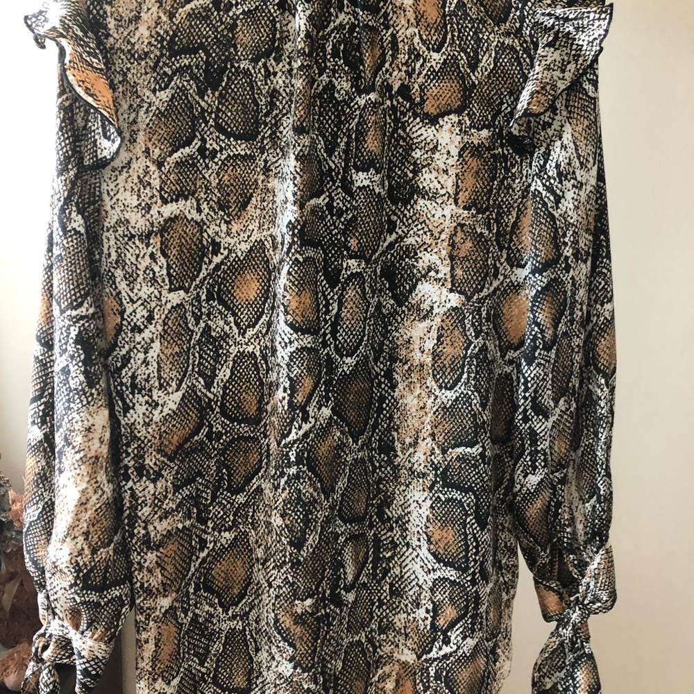 🤎💛Brand New Zara Blouse in Snakeskin Patterns🤎 - Picture 10 of 16